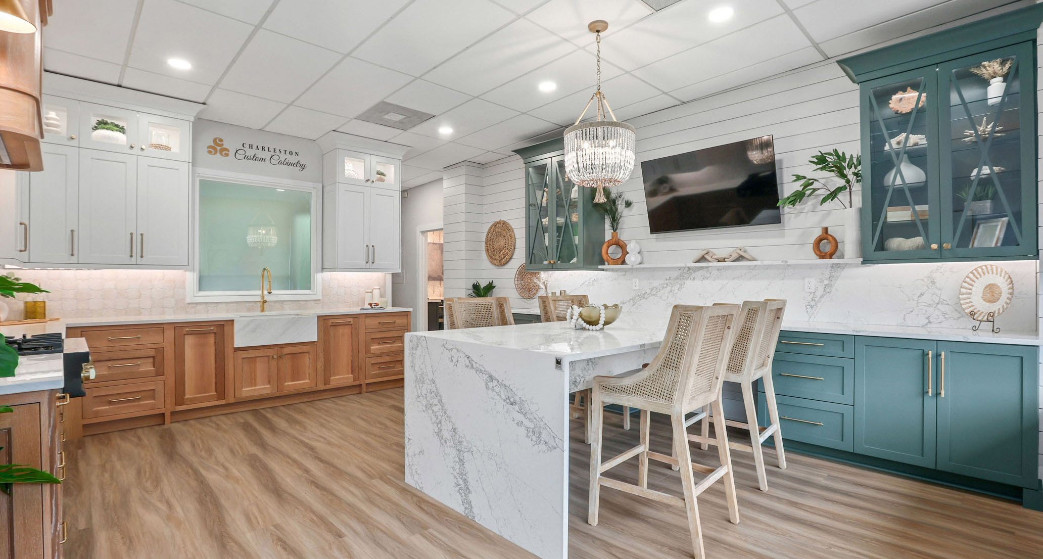 FRONT PAGE showroom1 crop